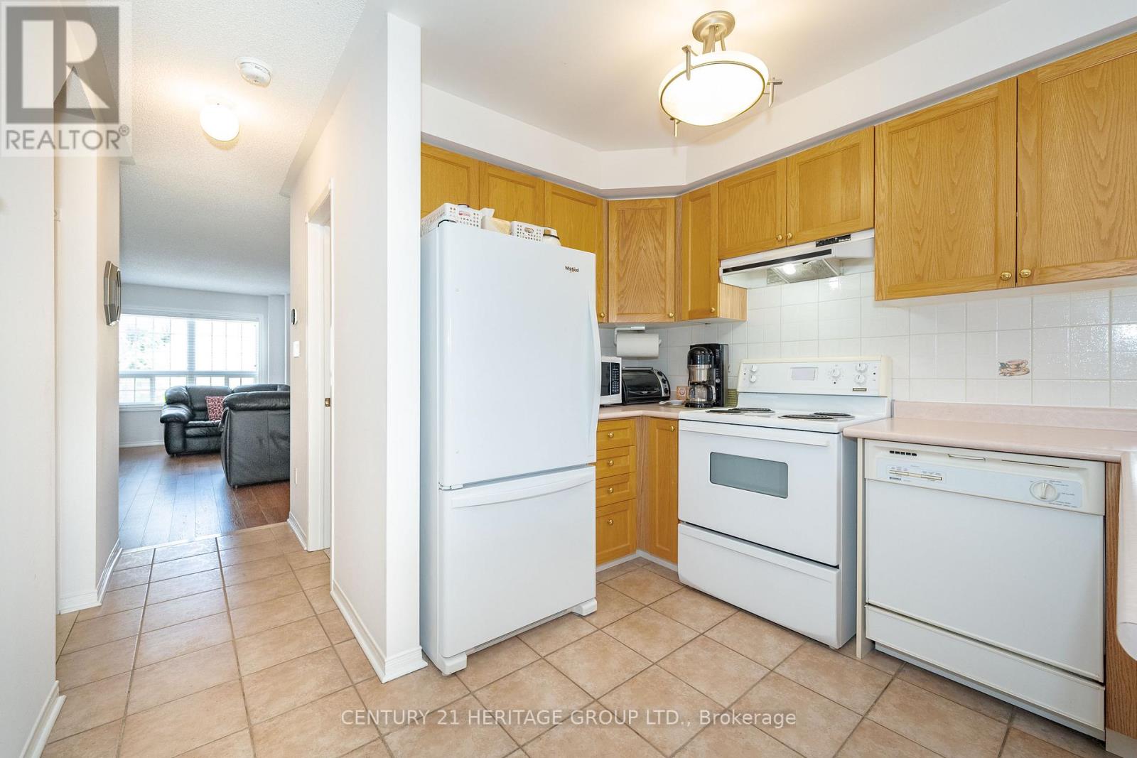 124 Rory Road, Toronto, Ontario  M6L 3G4 - Photo 9 - W12116661
