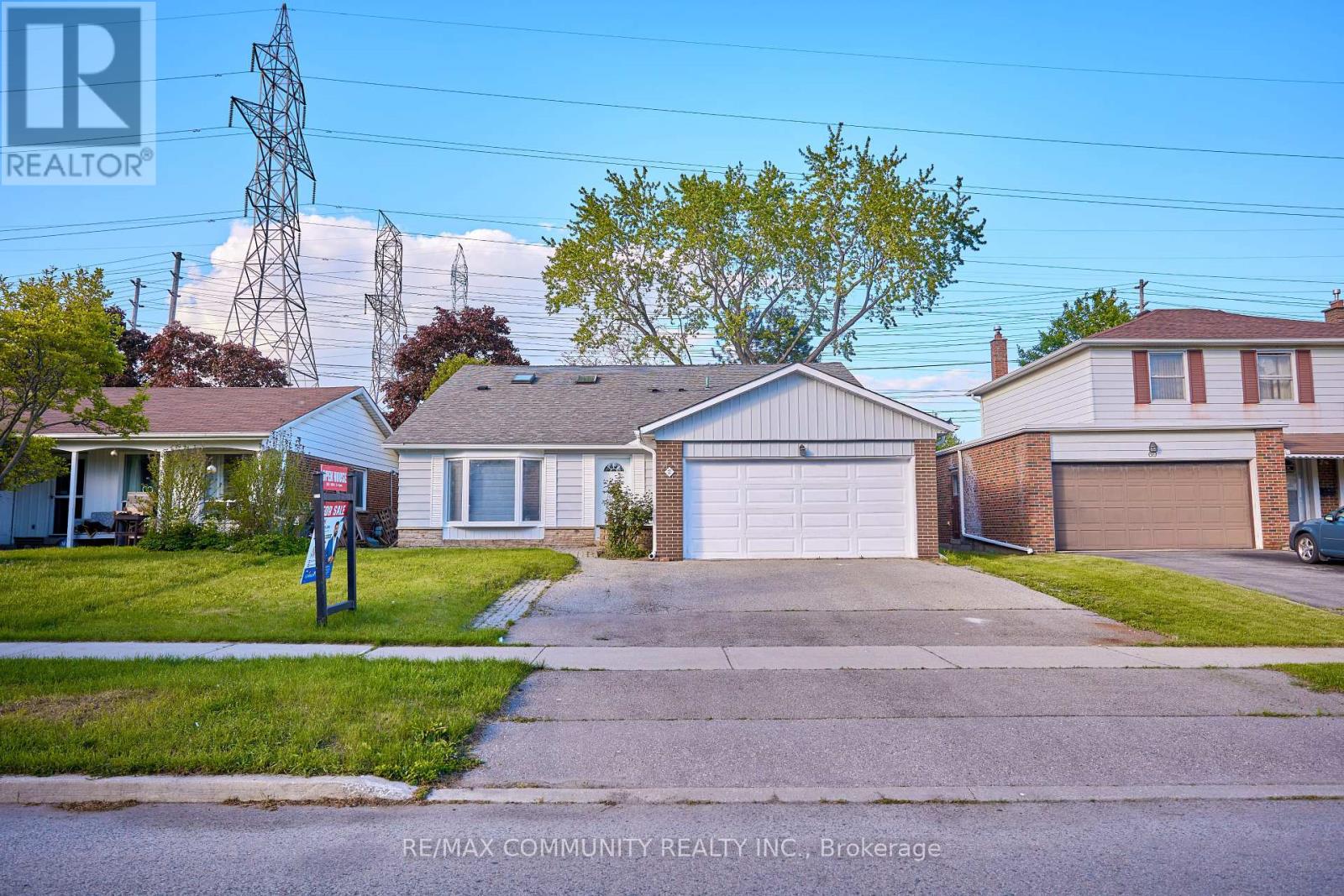 71 WILLOWRIDGE ROAD, Toronto, Ontario
