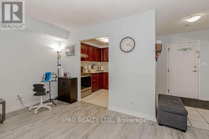1213 - 135 Hillcrest Avenue, Mississauga, Ontario  L5B 4B1 - Photo 20 - W12196283