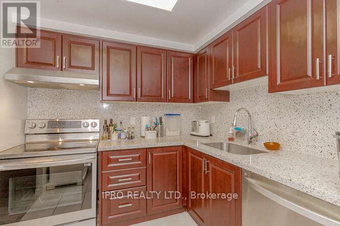 1213 - 135 Hillcrest Avenue, Mississauga, Ontario  L5B 4B1 - Photo 24 - W12196283