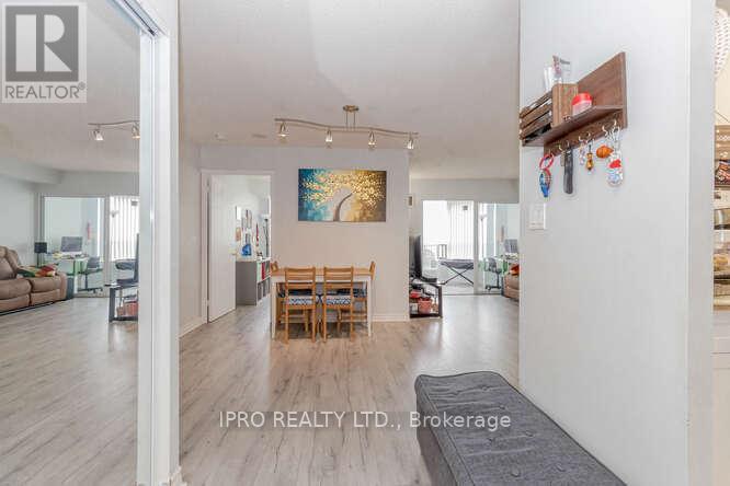 1213 - 135 Hillcrest Avenue, Mississauga, Ontario  L5B 4B1 - Photo 3 - W12196283