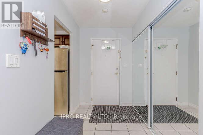 1213 - 135 Hillcrest Avenue, Mississauga, Ontario  L5B 4B1 - Photo 4 - W12196283