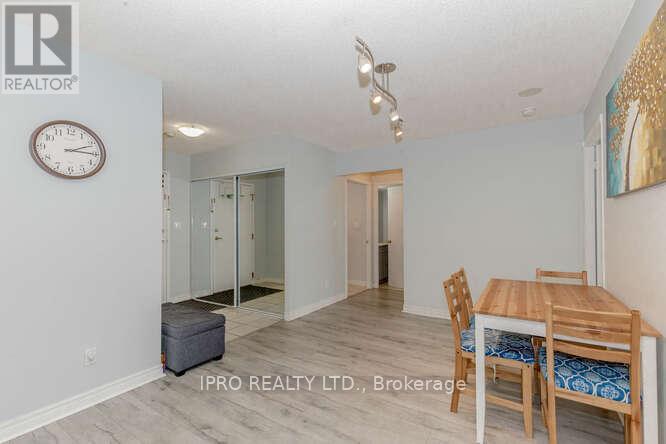 1213 - 135 Hillcrest Avenue, Mississauga, Ontario  L5B 4B1 - Photo 11 - W12196283