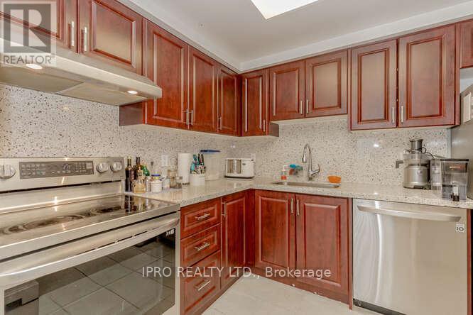 1213 - 135 Hillcrest Avenue, Mississauga, Ontario  L5B 4B1 - Photo 21 - W12196283