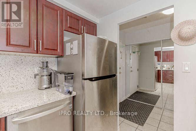 1213 - 135 Hillcrest Avenue, Mississauga, Ontario  L5B 4B1 - Photo 23 - W12196283