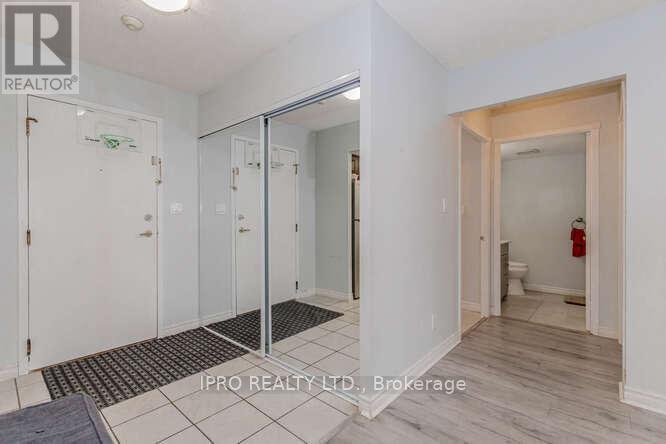 1213 - 135 Hillcrest Avenue, Mississauga, Ontario  L5B 4B1 - Photo 5 - W12196283