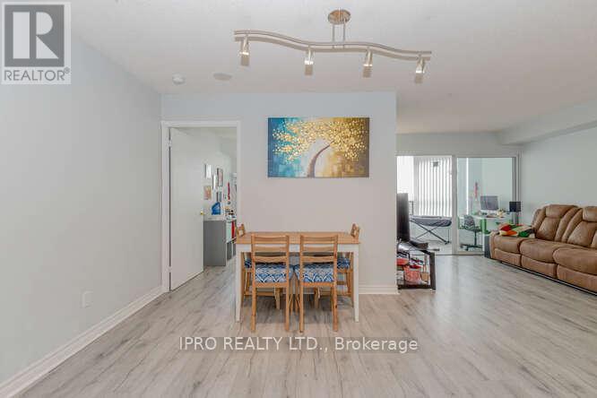 1213 - 135 Hillcrest Avenue, Mississauga, Ontario  L5B 4B1 - Photo 7 - W12196283