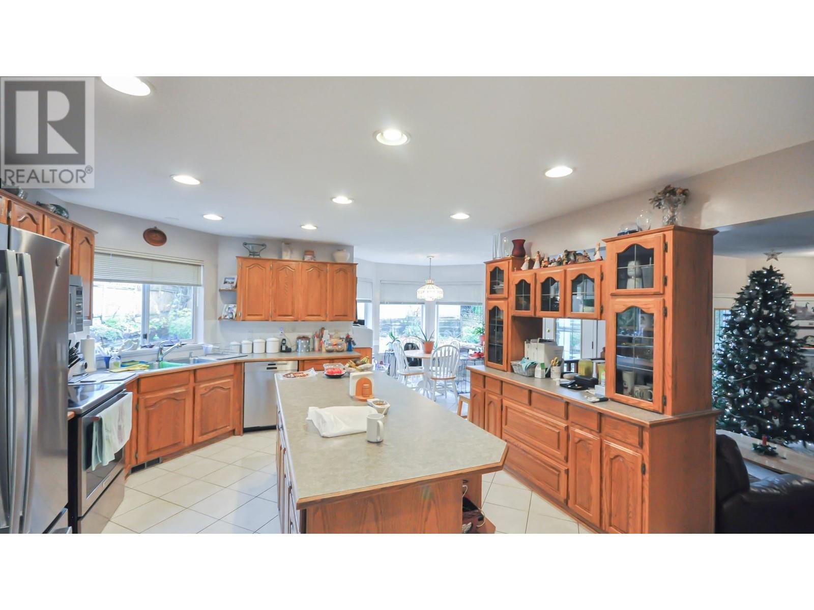 2215 Sorrento Drive, Coquitlam, British Columbia  V3K 6H6 - Photo 7 - R3003100