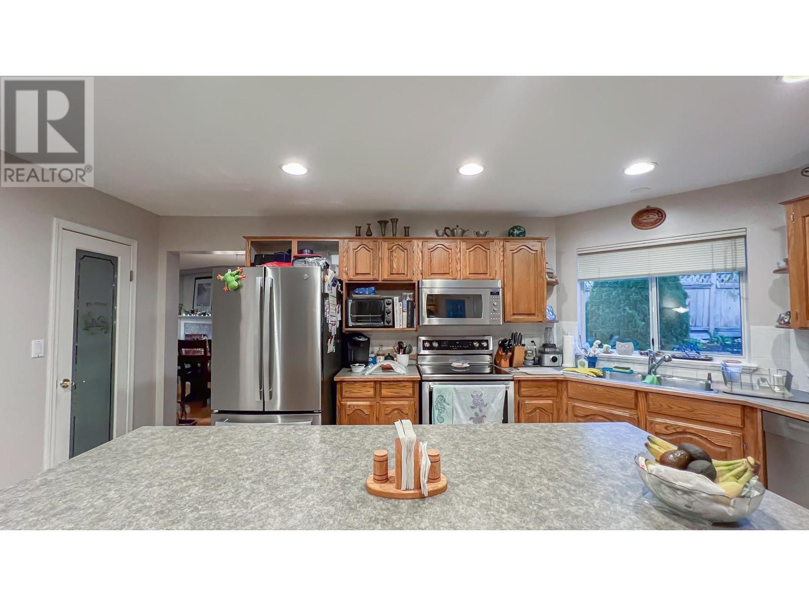 2215 Sorrento Drive, Coquitlam, British Columbia  V3K 6H6 - Photo 9 - R3003100