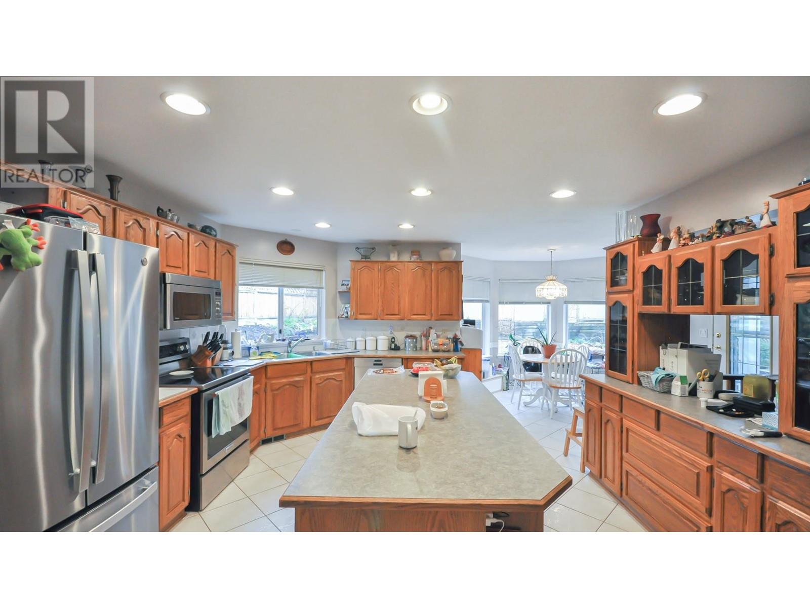 2215 Sorrento Drive, Coquitlam, British Columbia  V3K 6H6 - Photo 8 - R3003100