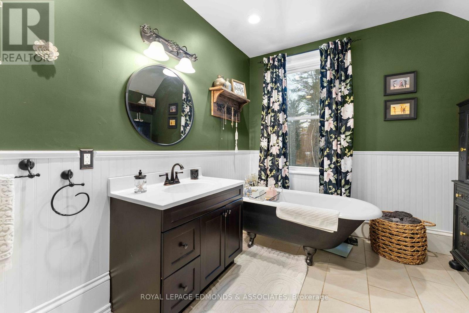 1077 Allan Road, Laurentian Hills, Ontario  K0J 1P0 - Photo 20 - X12084045
