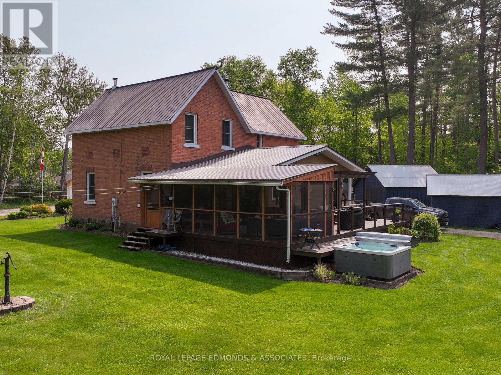 1077 Allan Road, Laurentian Hills, Ontario  K0J 1P0 - Photo 31 - X12084045