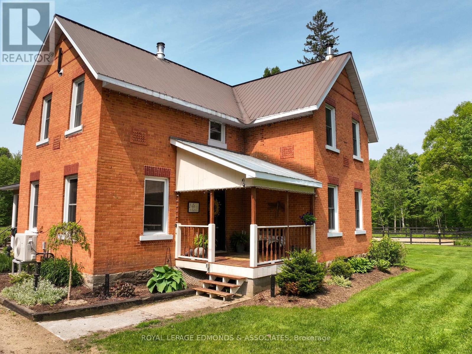 1077 Allan Road, Laurentian Hills, Ontario  K0J 1P0 - Photo 37 - X12084045