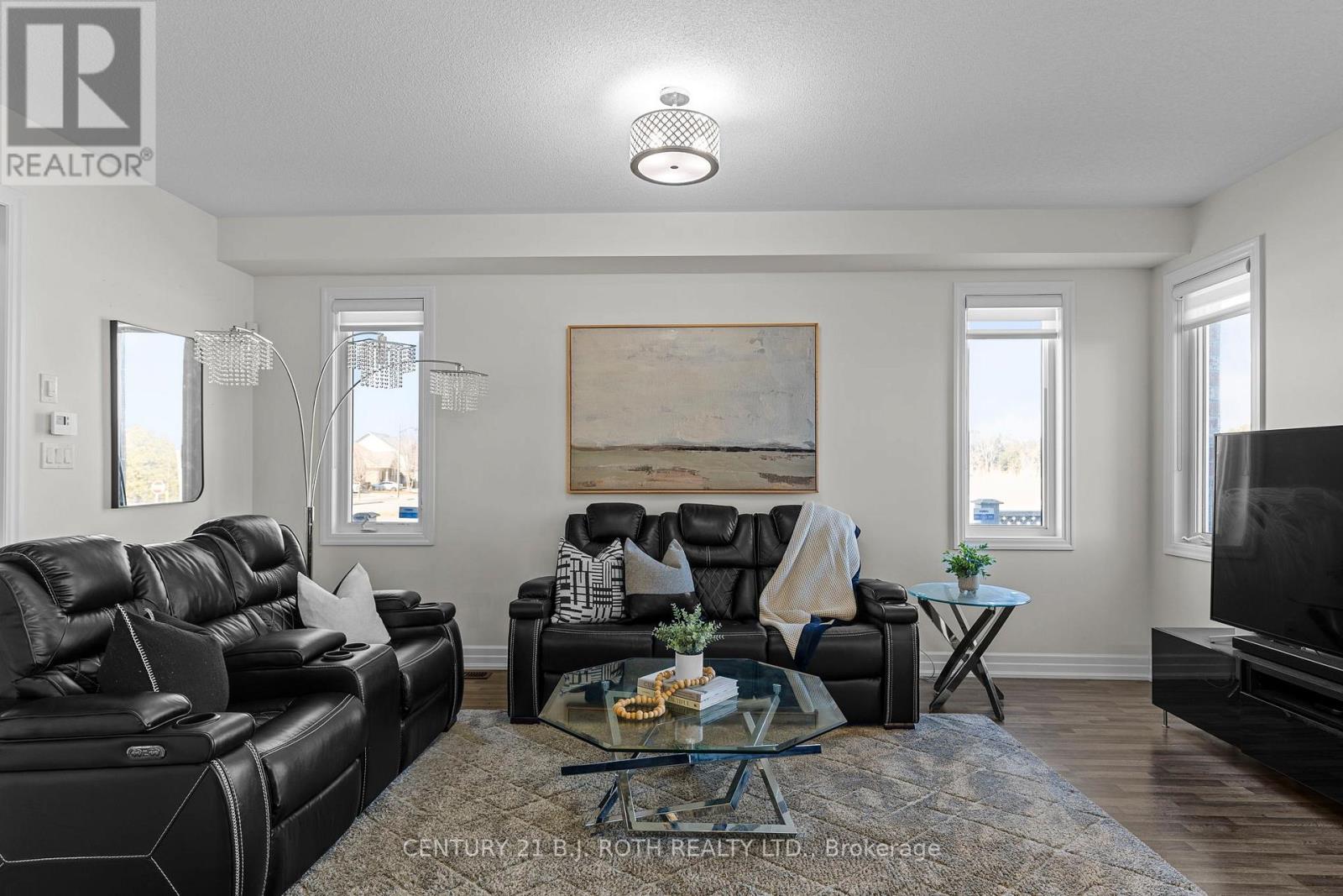 11 Wagner Crescent, Essa, Ontario  L0M 1B6 - Photo 8 - N12196540
