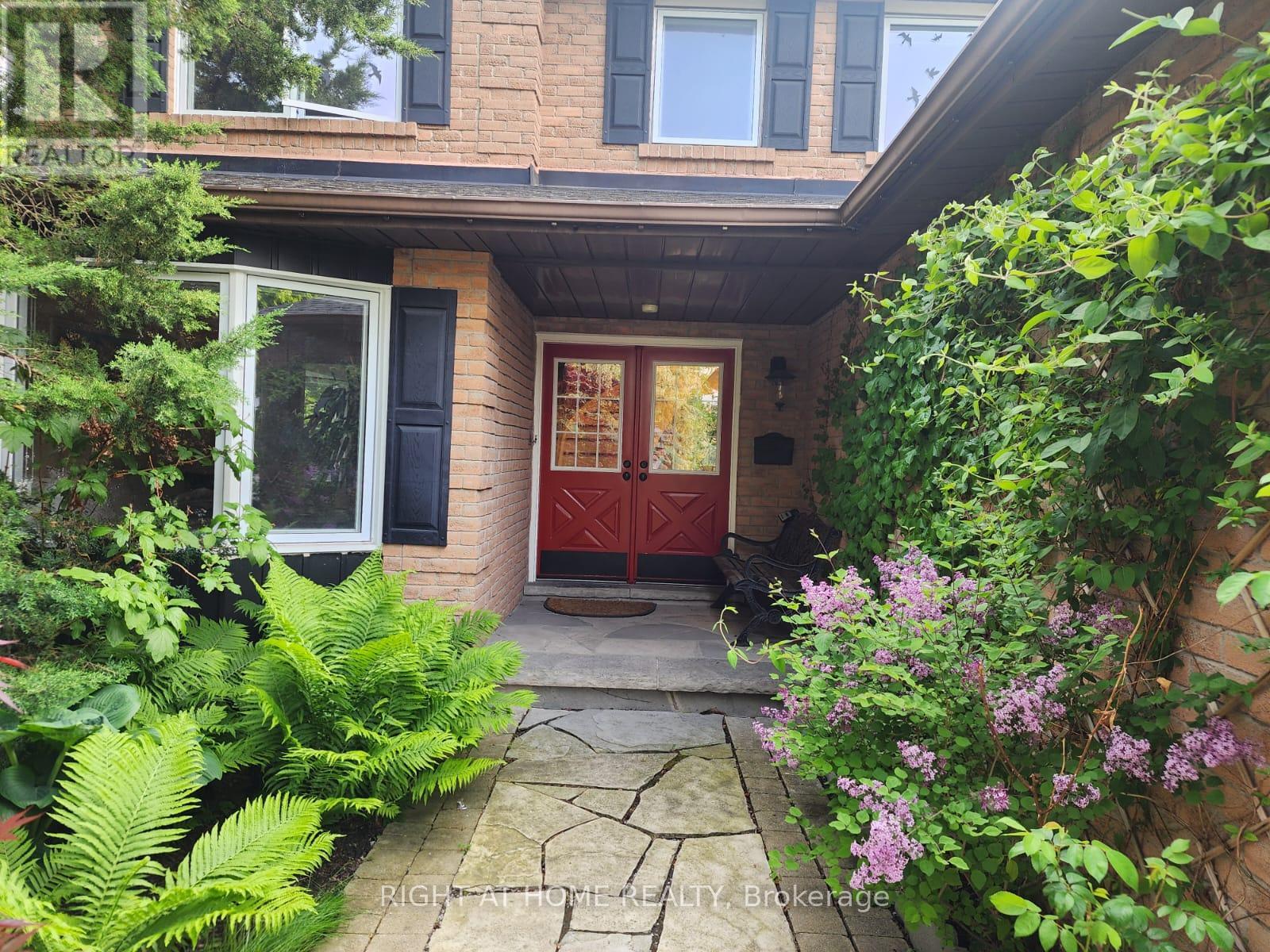 376 Selby Crescent, Newmarket, Ontario  L3Y 6E1 - Photo 4 - N12196597