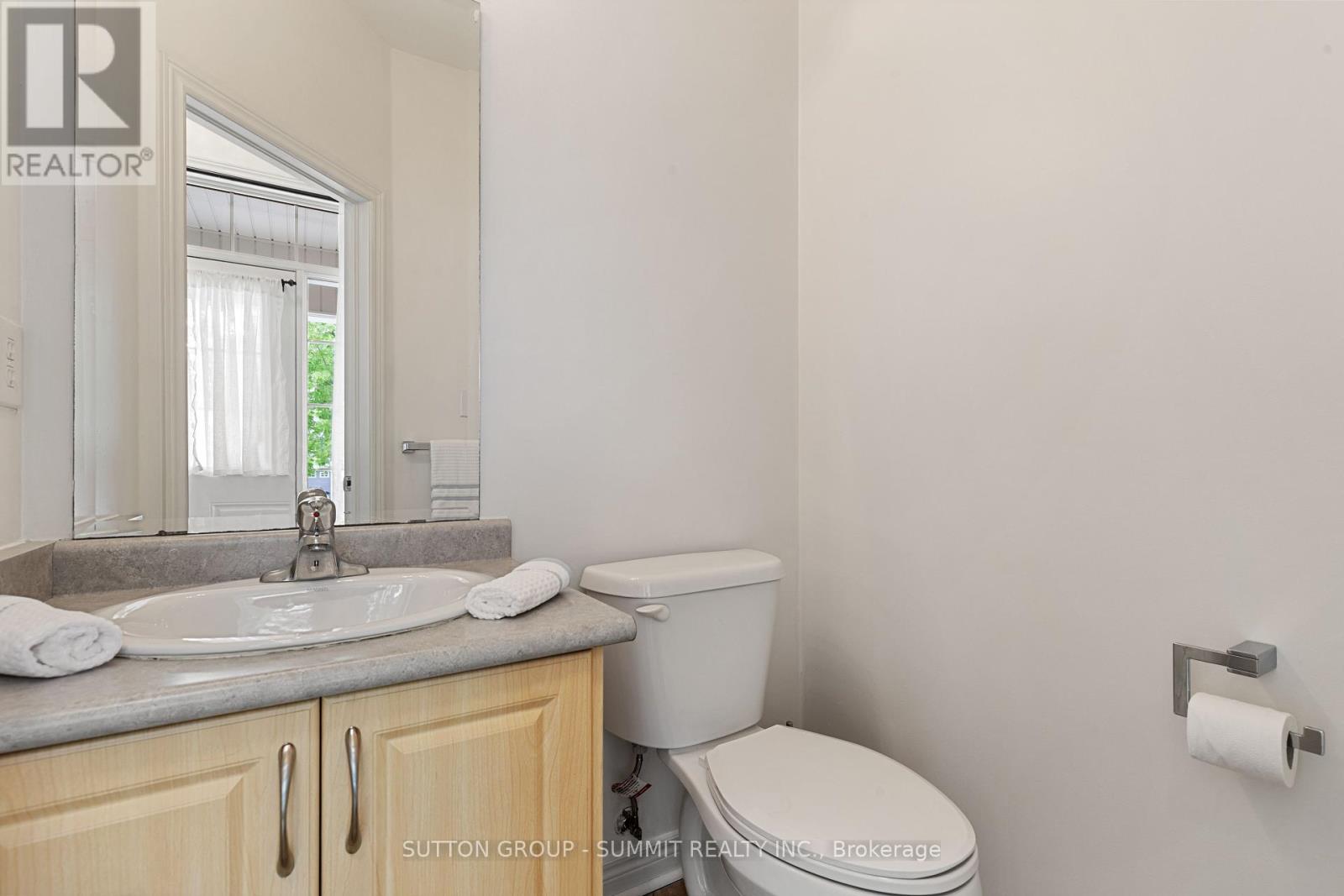 32 Gosnel Circle, Bradford West Gwillimbury, Ontario  L3Z 2A5 - Photo 5 - N12196600