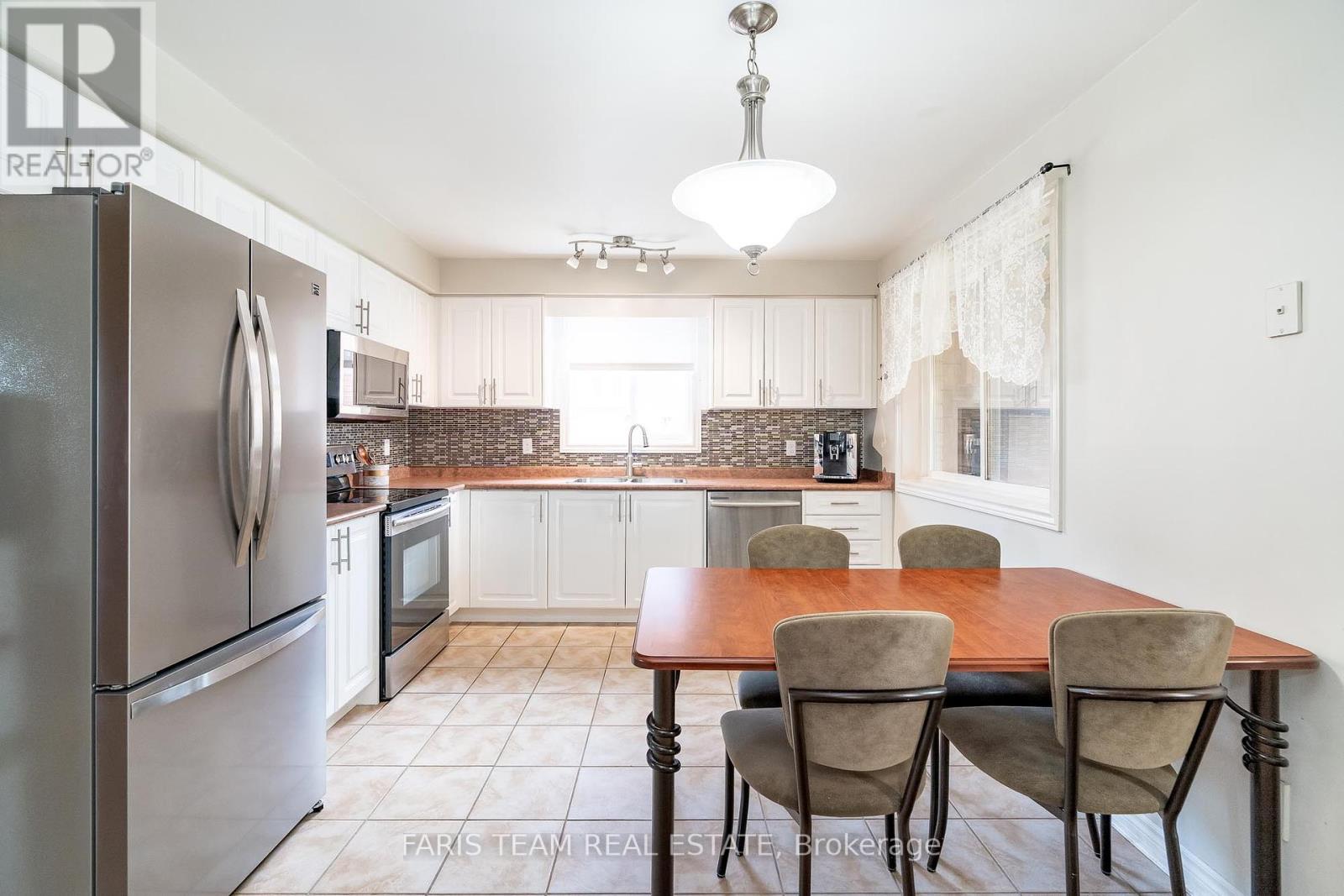 17 Nicole Marie Avenue, Barrie, Ontario  L4M 6Z1 - Photo 4 - S12196604