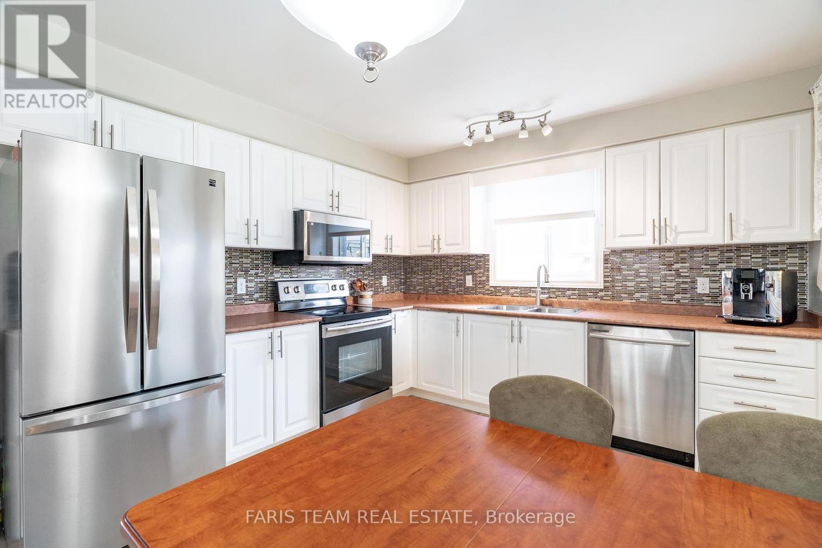 17 Nicole Marie Avenue, Barrie, Ontario  L4M 6Z1 - Photo 5 - S12196604