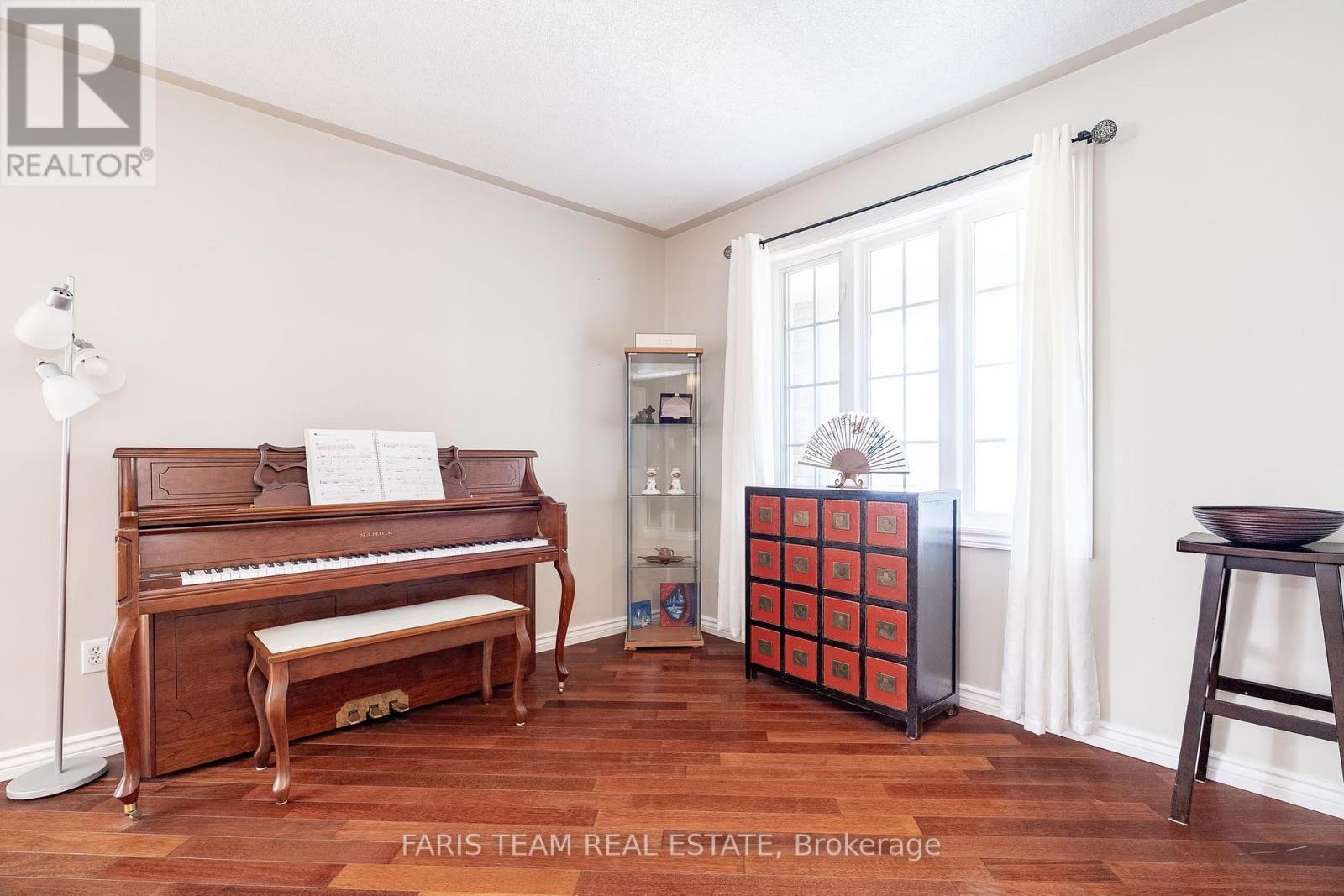 17 Nicole Marie Avenue, Barrie, Ontario  L4M 6Z1 - Photo 8 - S12196604
