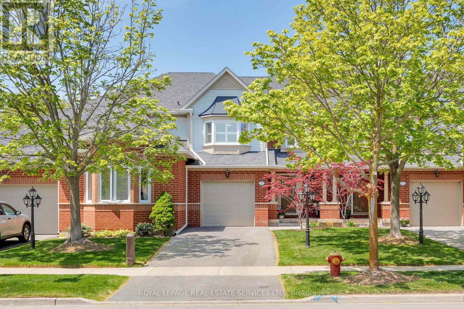 3 - 2175 Country Club Drive, Burlington, Ontario  L7M 4H9 - Photo 1 - W12196566