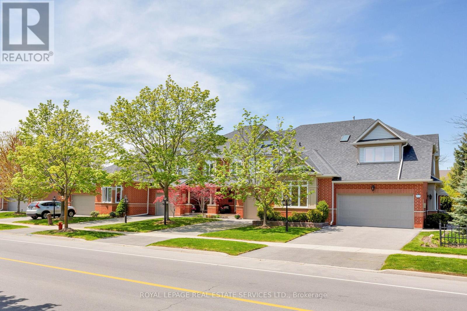 3 - 2175 Country Club Drive, Burlington, Ontario  L7M 4H9 - Photo 2 - W12196566