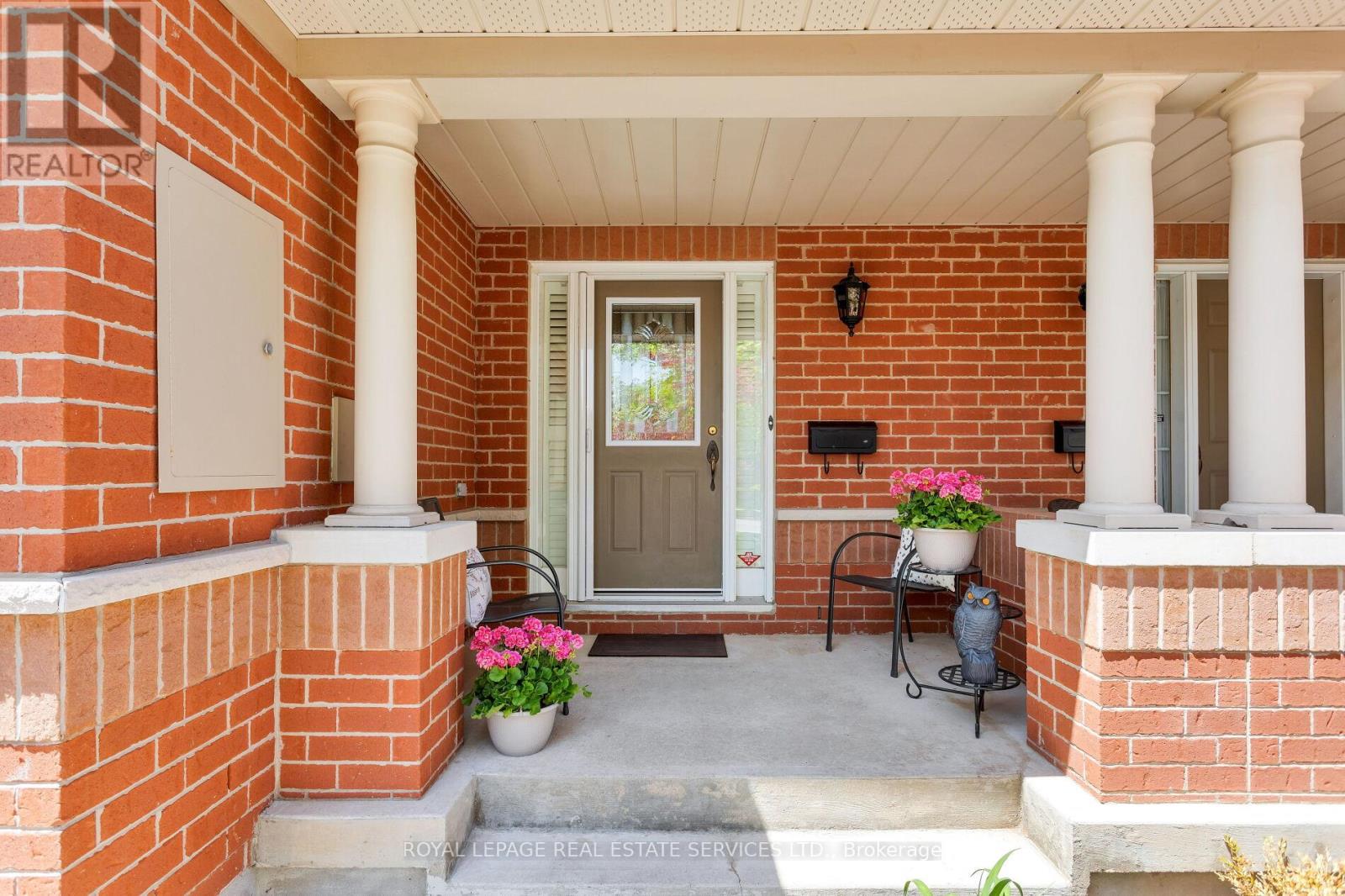 3 - 2175 Country Club Drive, Burlington, Ontario  L7M 4H9 - Photo 4 - W12196566