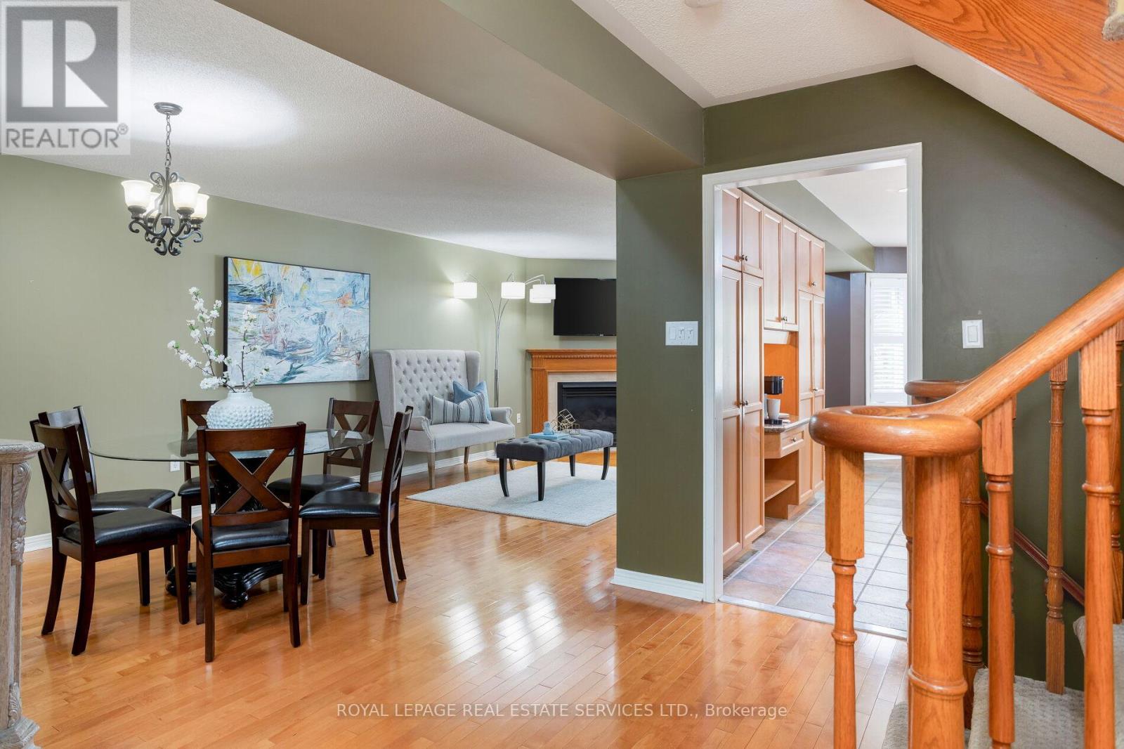 3 - 2175 Country Club Drive, Burlington, Ontario  L7M 4H9 - Photo 6 - W12196566