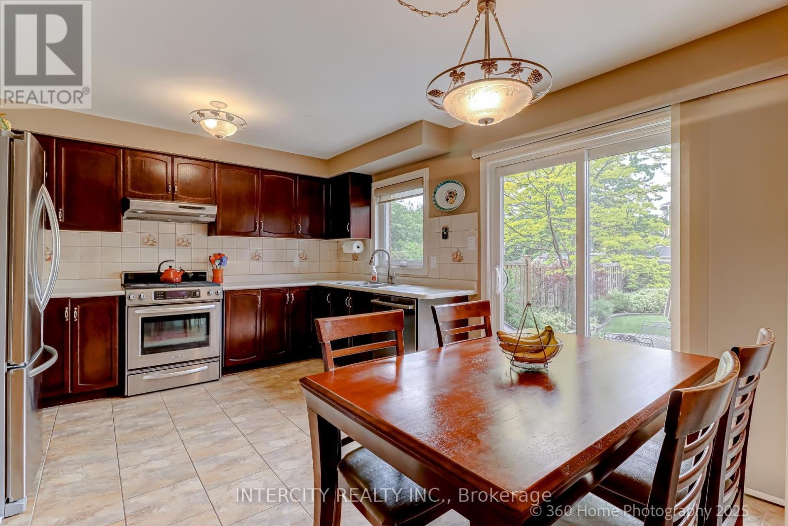 539 Langport Court, Mississauga, Ontario  L5R 3M5 - Photo 11 - W12196595