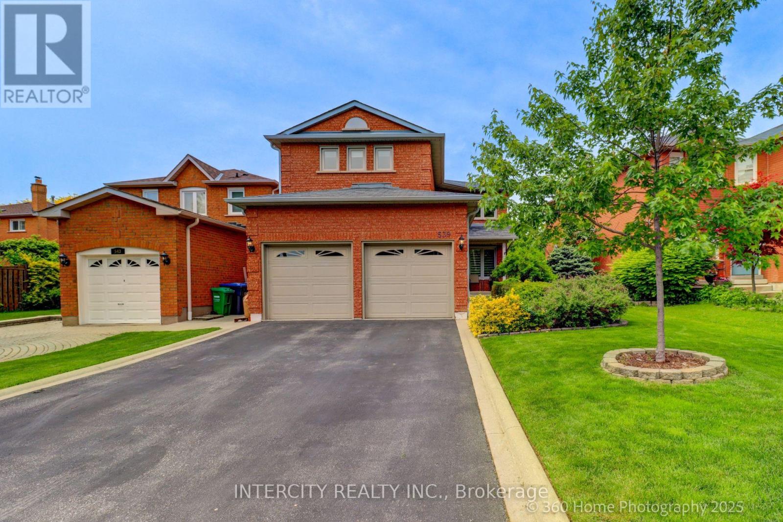 539 Langport Court, Mississauga (Hurontario), Ontario  L5R 3M5 - Photo 2 - W12196595