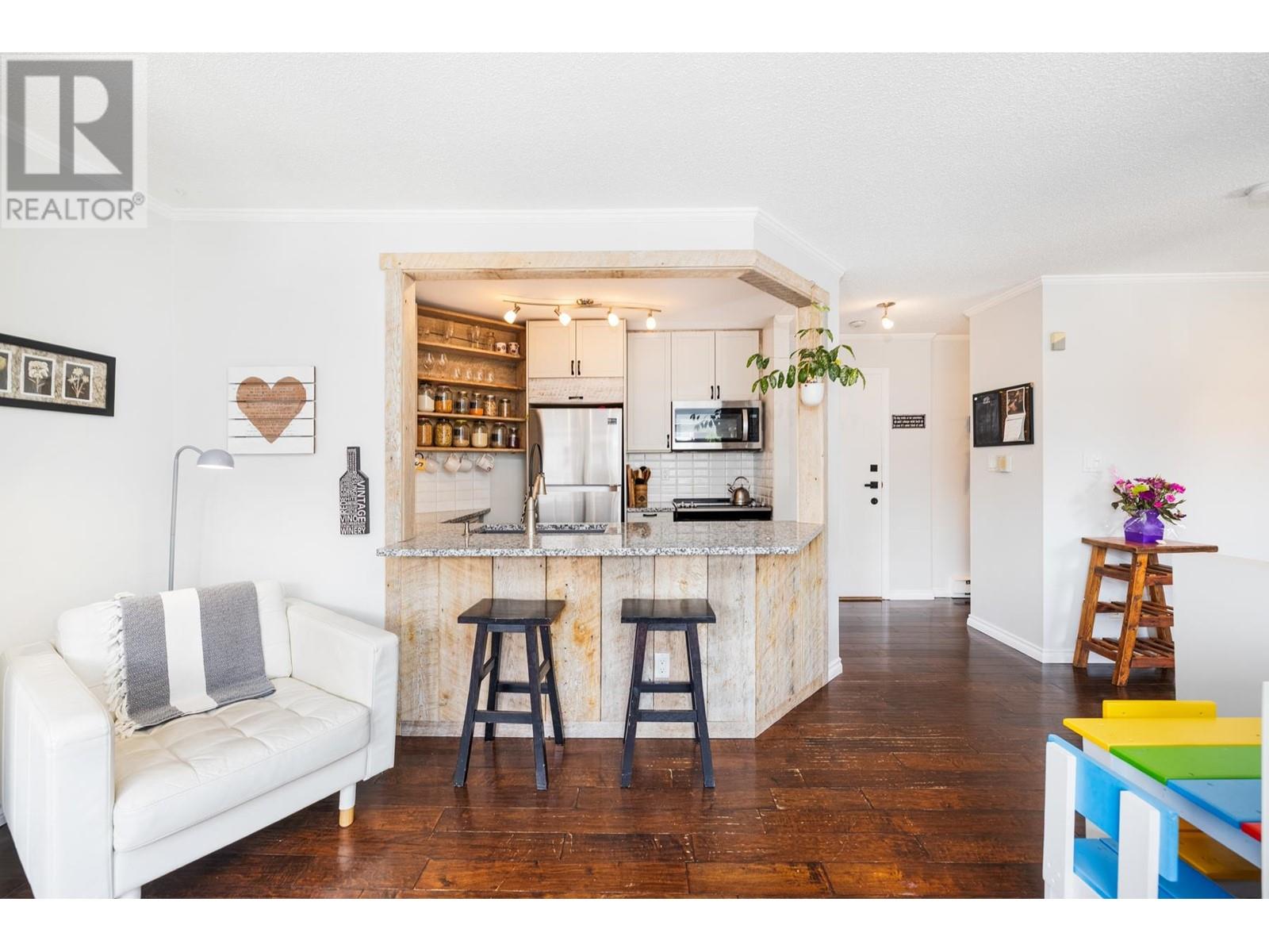 309 3721 DELBROOK AVENUE, north vancouver, British Columbia