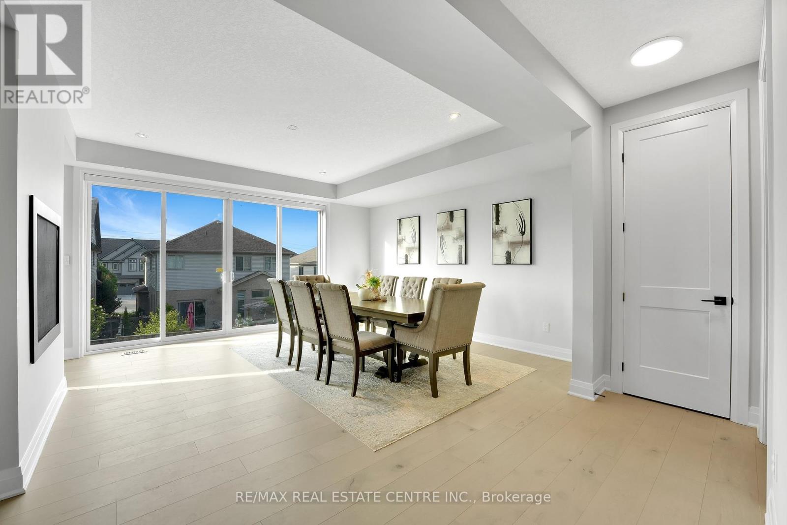 554 Bridgemill Crescent, Kitchener, Ontario  N2A 0K3 - Photo 12 - X12196601