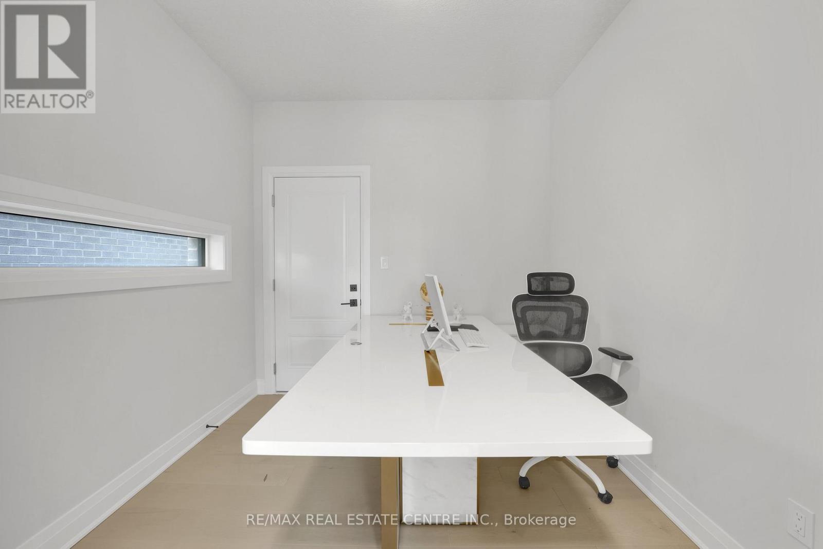 554 Bridgemill Crescent, Kitchener, Ontario  N2A 0K3 - Photo 13 - X12196601