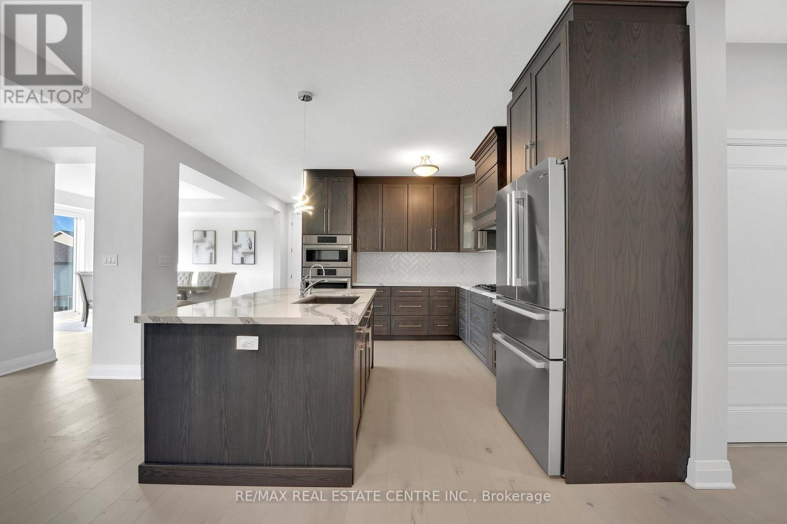 554 Bridgemill Crescent, Kitchener, Ontario  N2A 0K3 - Photo 14 - X12196601