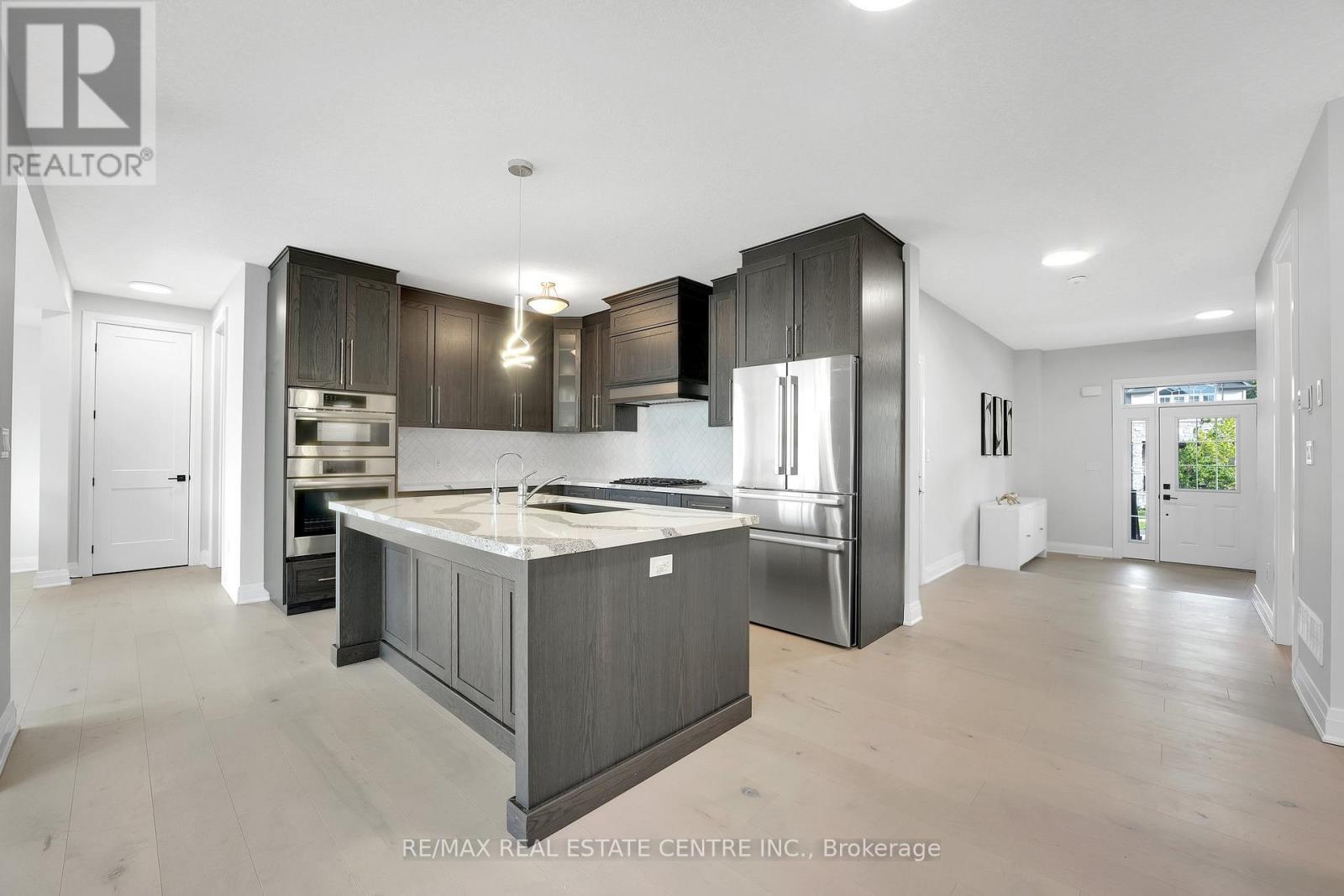 554 Bridgemill Crescent, Kitchener, Ontario  N2A 0K3 - Photo 15 - X12196601
