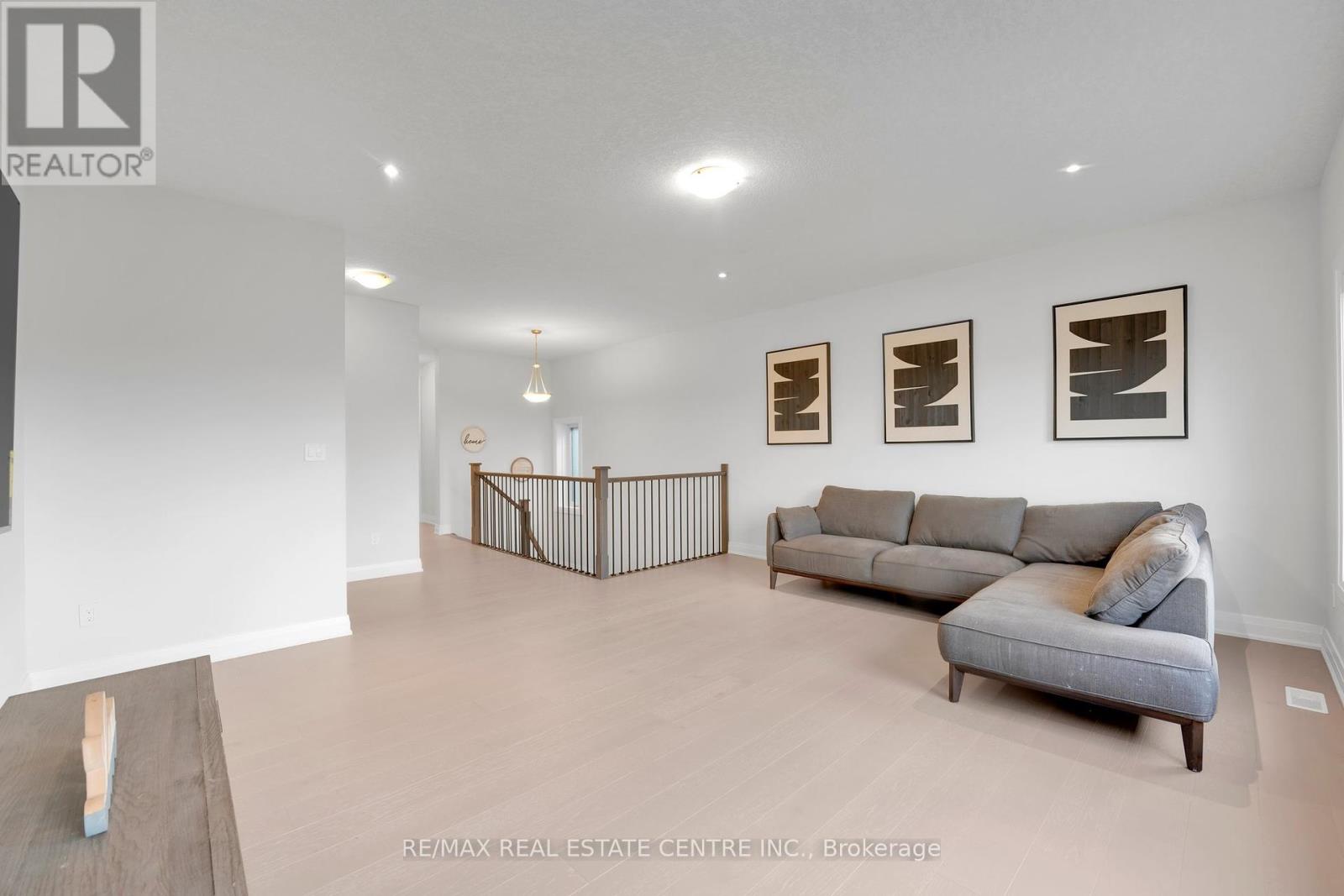 554 Bridgemill Crescent, Kitchener, Ontario  N2A 0K3 - Photo 21 - X12196601