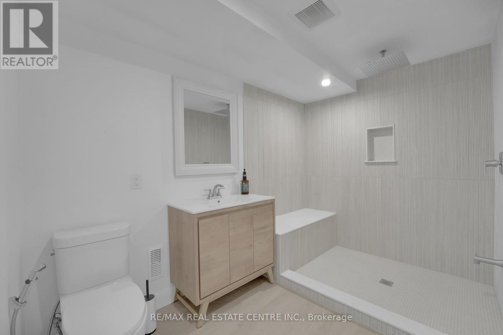 554 Bridgemill Crescent, Kitchener, Ontario  N2A 0K3 - Photo 39 - X12196601