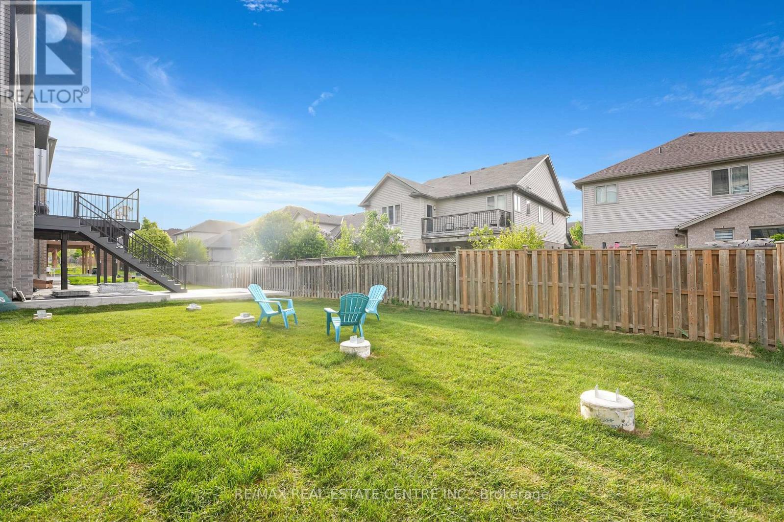 554 Bridgemill Crescent, Kitchener, Ontario  N2A 0K3 - Photo 43 - X12196601