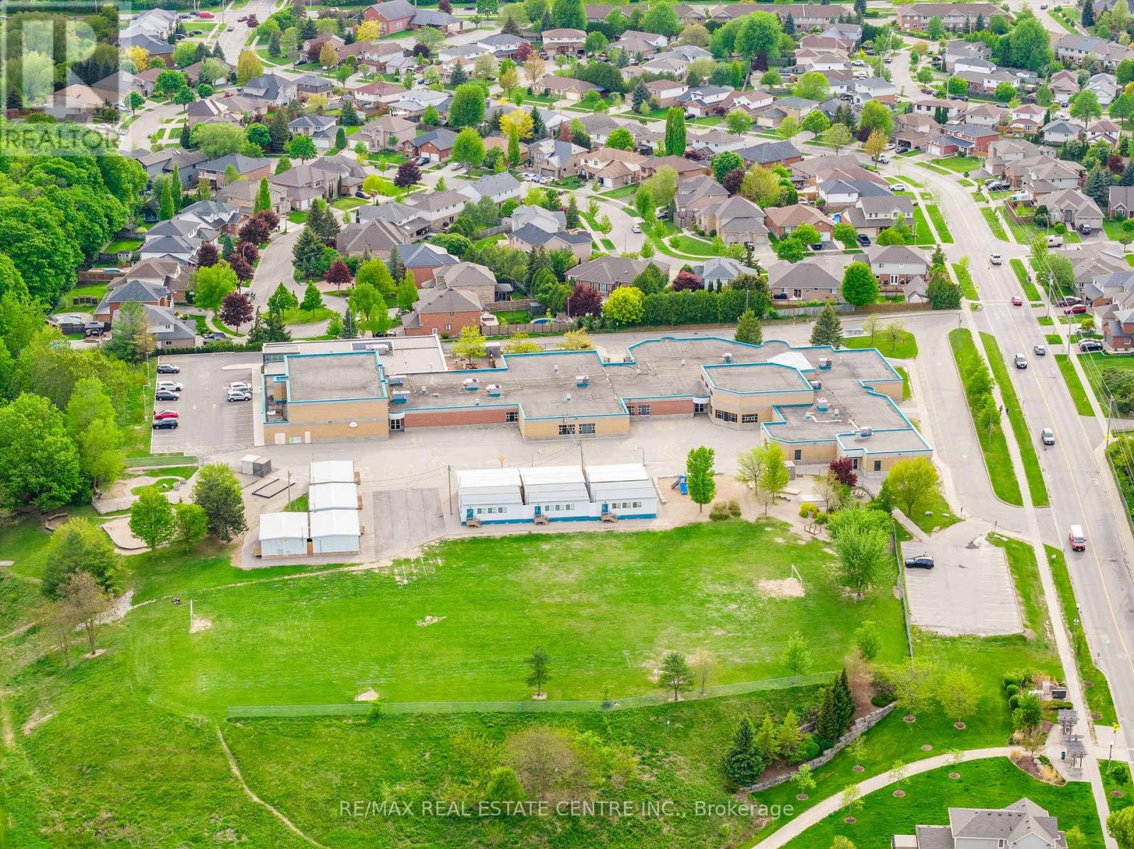554 Bridgemill Crescent, Kitchener, Ontario  N2A 0K3 - Photo 47 - X12196601
