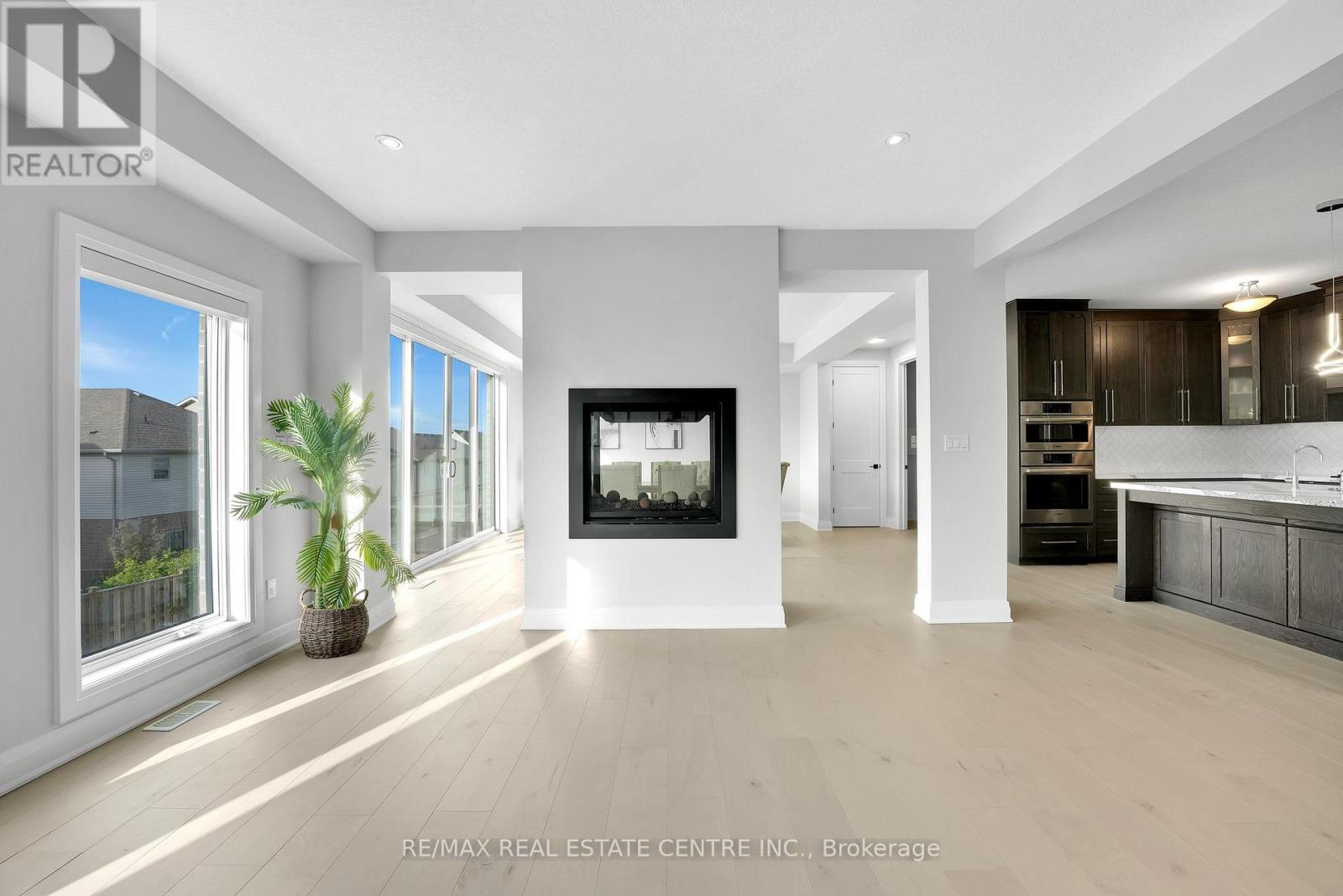 554 Bridgemill Crescent, Kitchener, Ontario  N2A 0K3 - Photo 6 - X12196601