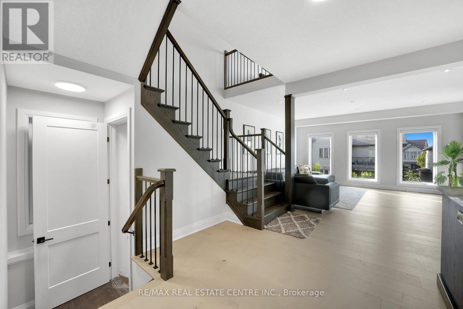 554 Bridgemill Crescent, Kitchener, Ontario  N2A 0K3 - Photo 9 - X12196601