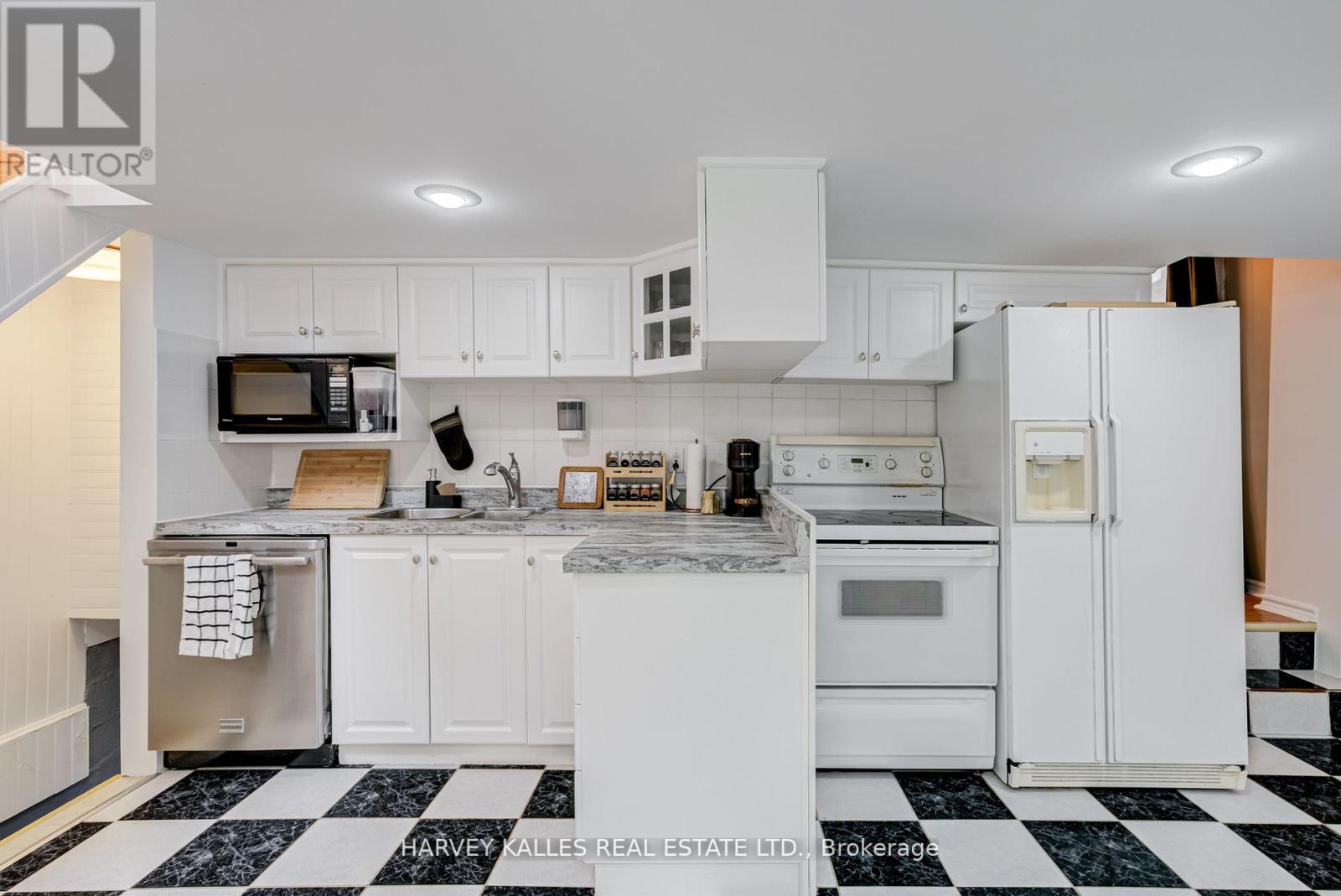 72 Thirteenth Street, Toronto, Ontario  M8V 3H6 - Photo 16 - W12051325