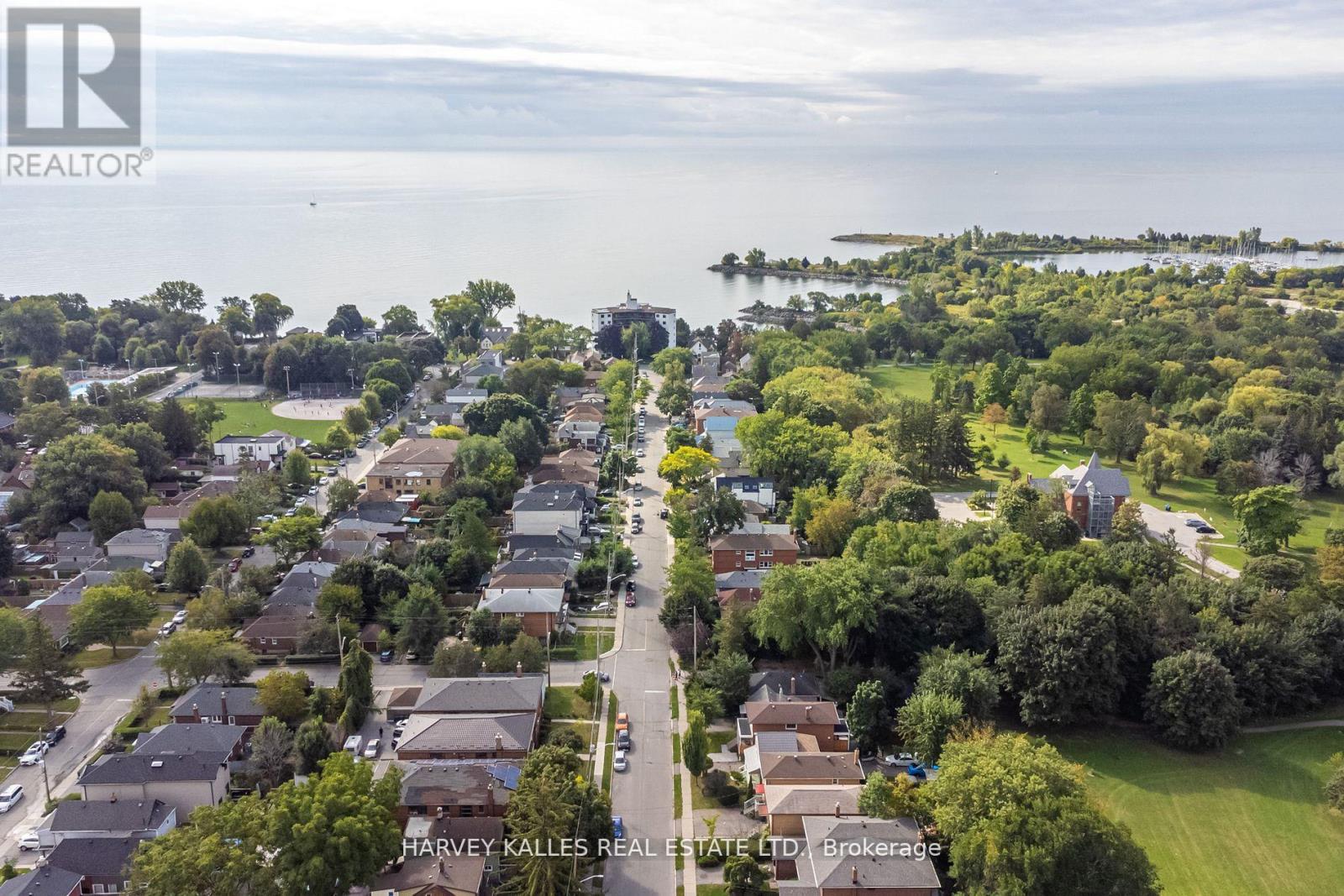 72 Thirteenth Street, Toronto, Ontario  M8V 3H6 - Photo 5 - W12051325