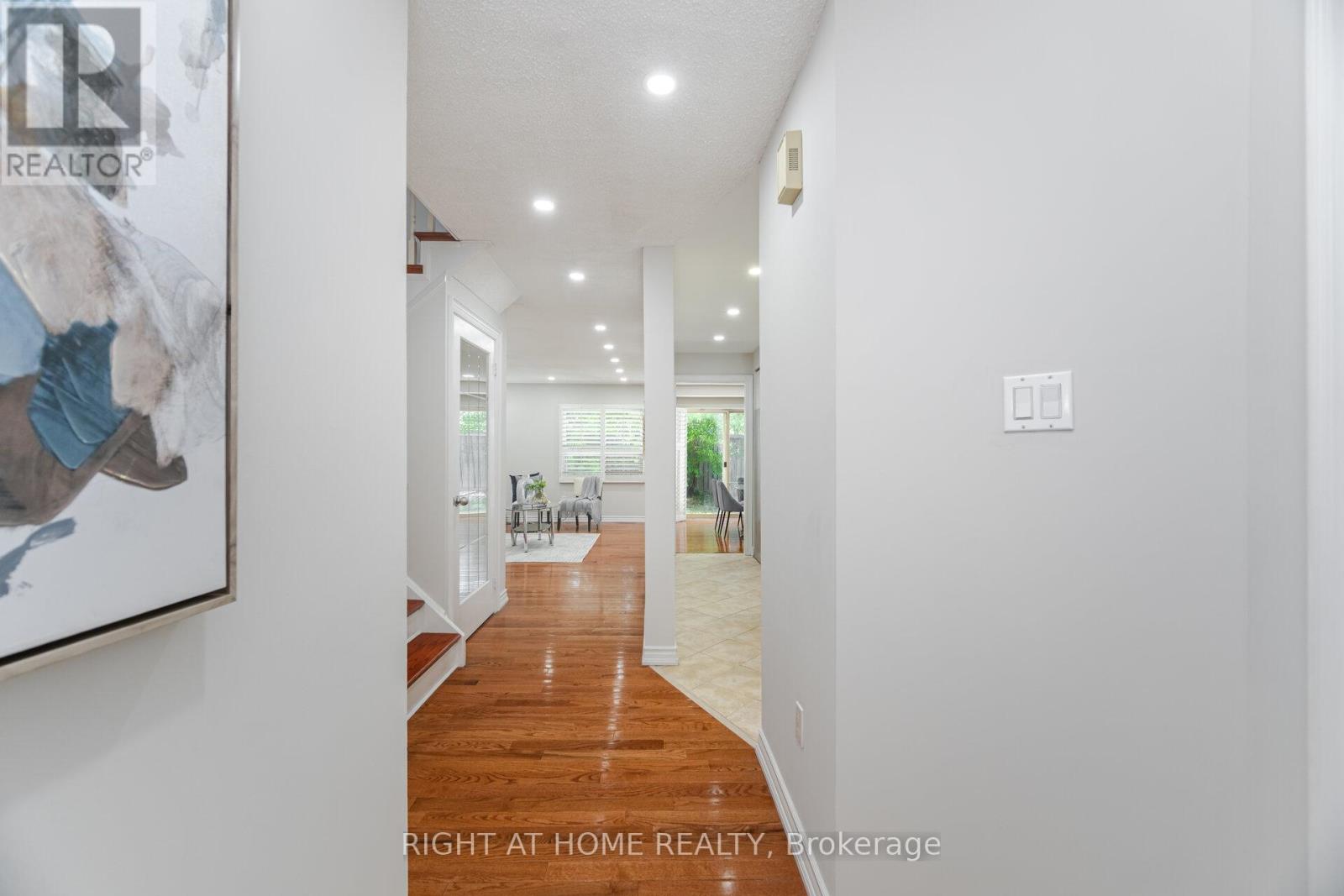 98 - 3600 Colonial Drive, Mississauga, Ontario  L5L 5P5 - Photo 4 - W12162551