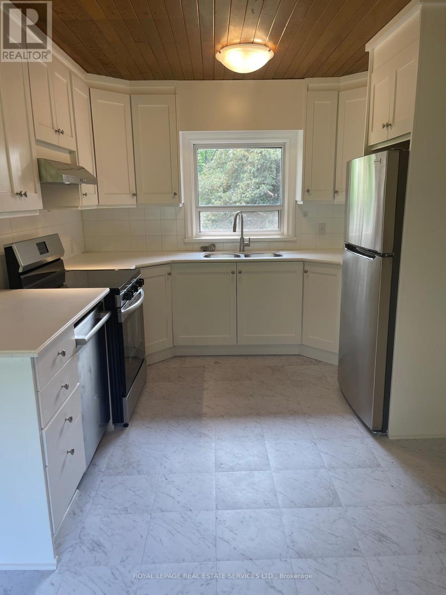 Upper - 239 Ellis Avenue, Toronto, Ontario  M6S 2X4 - Photo 4 - W12194613
