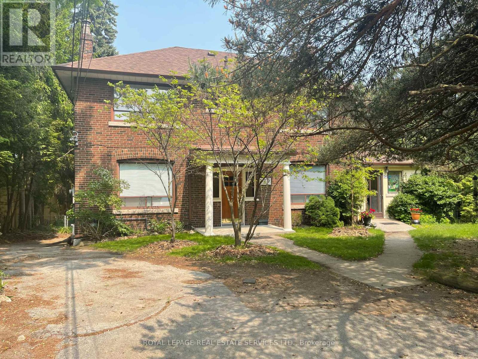 Upper - 239 Ellis Avenue, Toronto, Ontario  M6S 2X4 - Photo 2 - W12194613