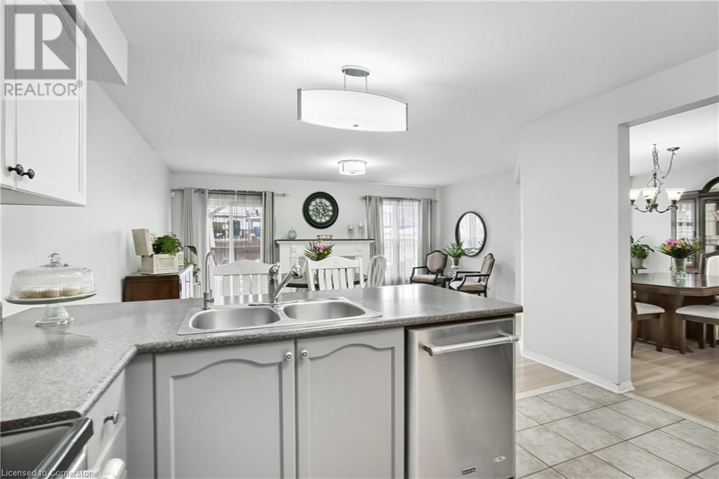 317 Jacqueline Boulevard, Hamilton, Ontario  L9B 2V7 - Photo 6 - 40736704