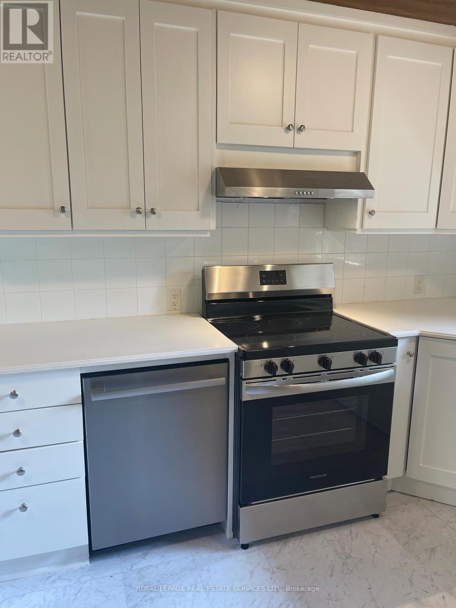 Upper - 239 Ellis Avenue, Toronto, Ontario  M6S 2X4 - Photo 5 - W12194613
