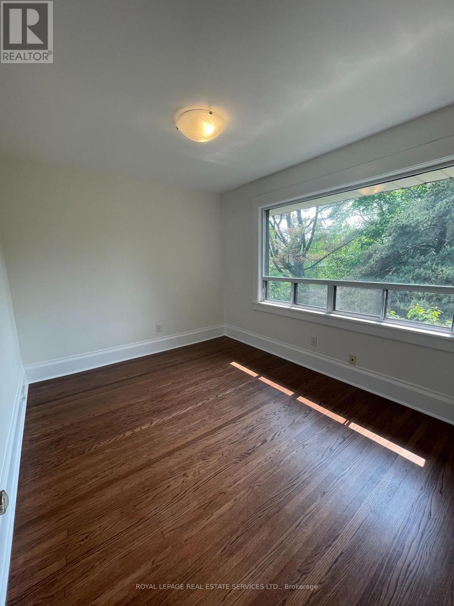 Upper - 239 Ellis Avenue, Toronto, Ontario  M6S 2X4 - Photo 9 - W12194613