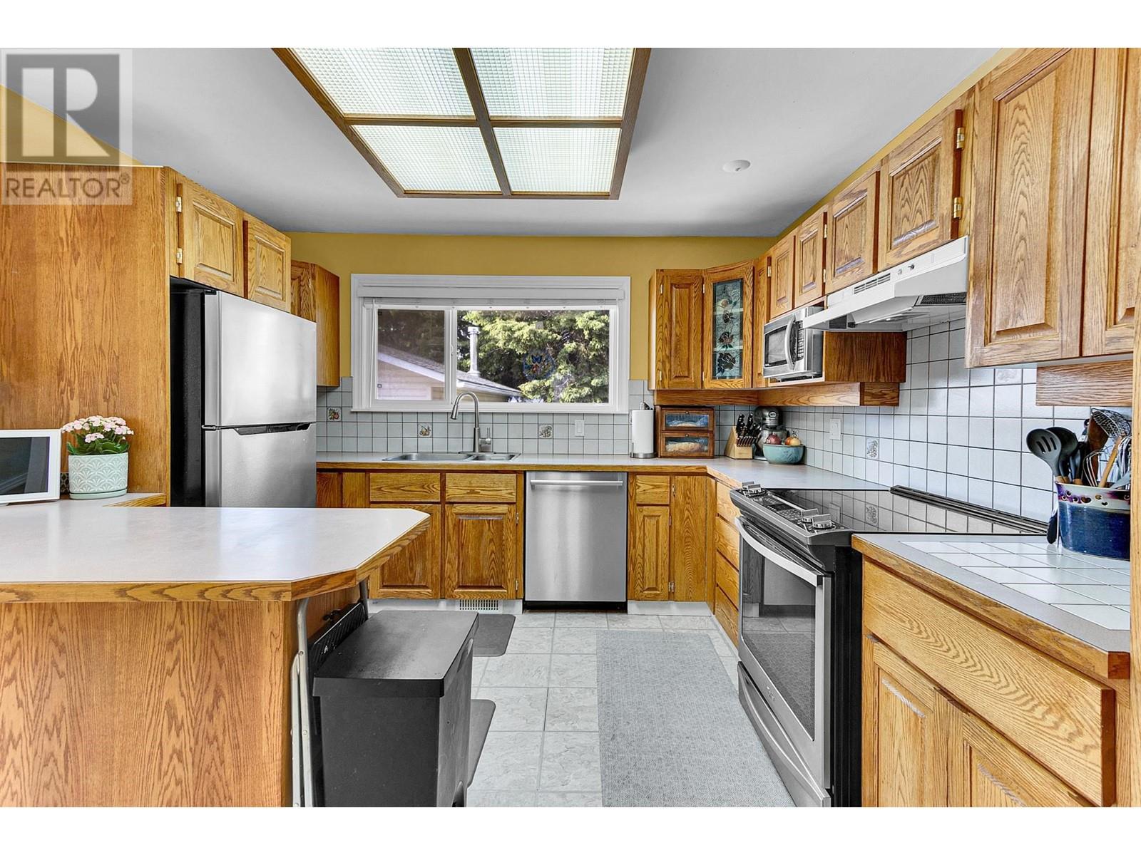6882 Fairmont Crescent, Prince George, British Columbia  V2N 2P8 - Photo 3 - R3011360