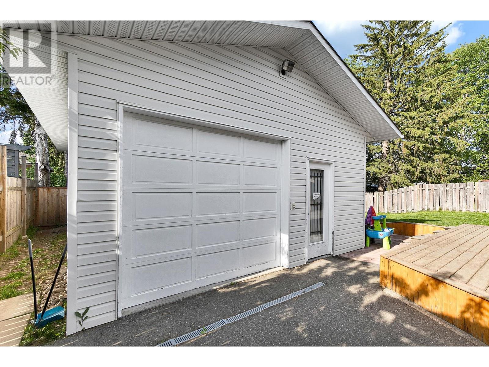 6882 Fairmont Crescent, Prince George, British Columbia  V2N 2P8 - Photo 24 - R3011360